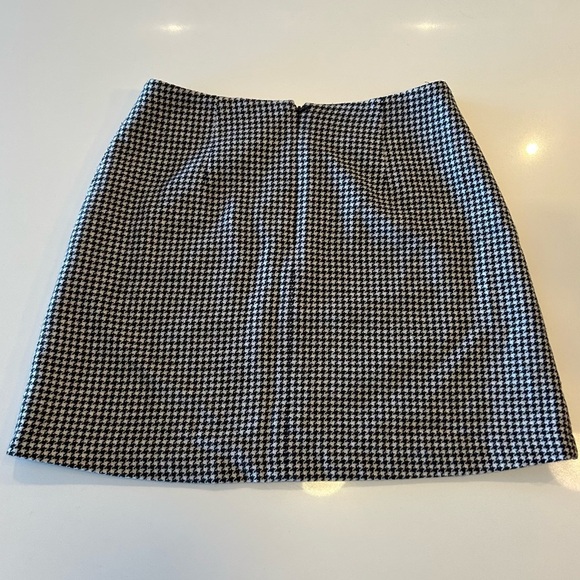 VINTAGE Express Black and White Houndstooth Wool Blend Mini Skirt - Picture 2 of 5